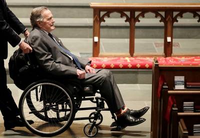 Oud-president George H.W. Bush in ziekenhuis