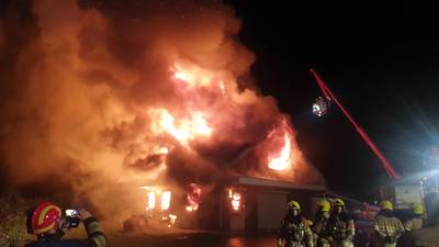 Woning verwoest door grote brand in Ooij: ‘Houd ramen en deuren gesloten’