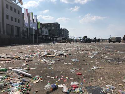 Waalkade ligt vol met afval van Vierdaagsefeesten
