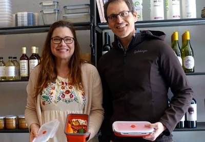 Dit stel gaf hun topbanen op om iets te doen aan plastic afvalberg