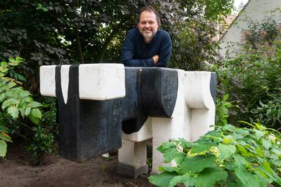 Iconische stier van het postkantoor is nog in Terheijden: ‘Die koei is een ode aan mijn dorp’