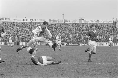 Huntelaar met 100 Ajax-goals in select gezelschap