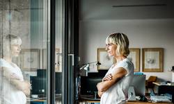 Kim (36) vreest dat ze altijd single zal blijven. Relatietherapeut Wim: “Verliefdheid is een bonus, geen must”
