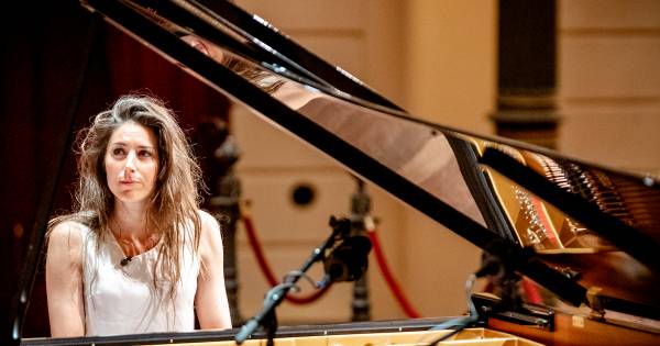 Leven Iris Hond Stond Door Corona Letterlijk Even Op Pauze Show Destentor Nl