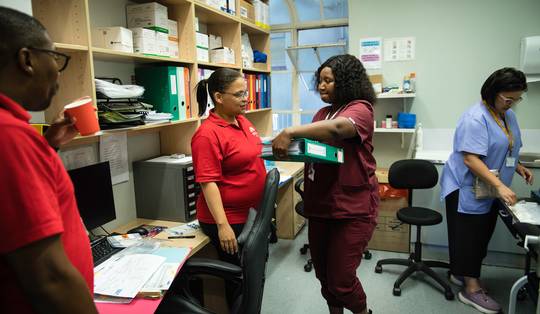 Nu Trump de geldkraan voor aidsbestrijding dichtdraait dreigt Zuid-Afrika ‘twintig jaar terug te gaan in de tijd’