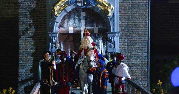 Projectontwikkelaar Treitert Sinterklaas Kasteel Ammersoyen Uit Bommelerwaard Bd Nl