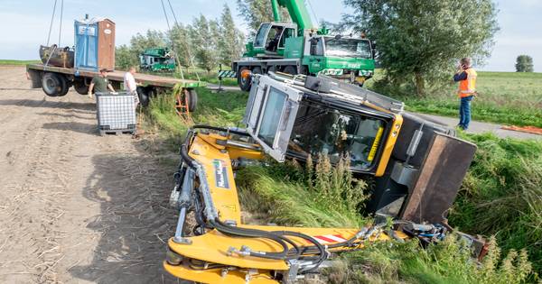 Bouwkraan eindigt in sloot Zonnemaire | Schouwen-Duiveland - PZC