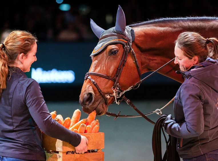 Emotioneel afscheid van springpaard Zenith in Den Bosch - Volkskrant