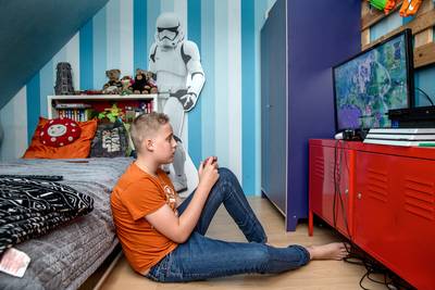 Pedagoog: Uren in de slaapkamer ‘chillen’ helemaal niet erg