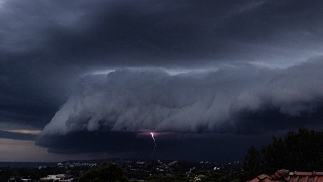 Inwoners Sydney maken fraaie foto's naderende storm ...
