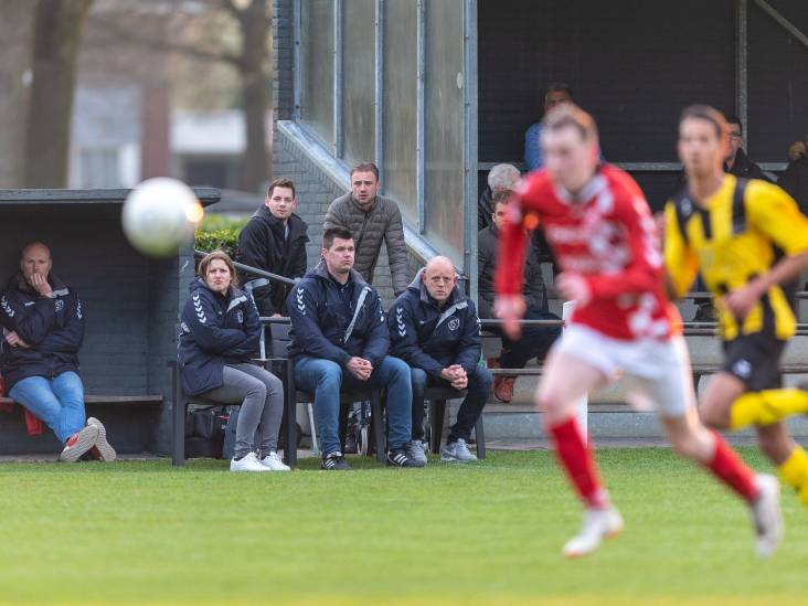 Geen Rancune Maar Samen Voetbal Kijken Na Beenbreuk Bij