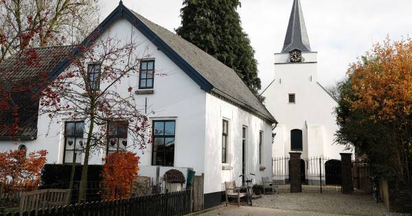 Verdachte aangehouden voor zware mishandeling dominee in Rhenoy - AD.nl