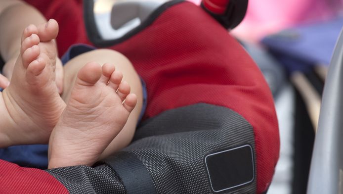 Mag Kind In Het Buitenland In Speciaal Zitje Voorin Zitten Auto Ad Nl