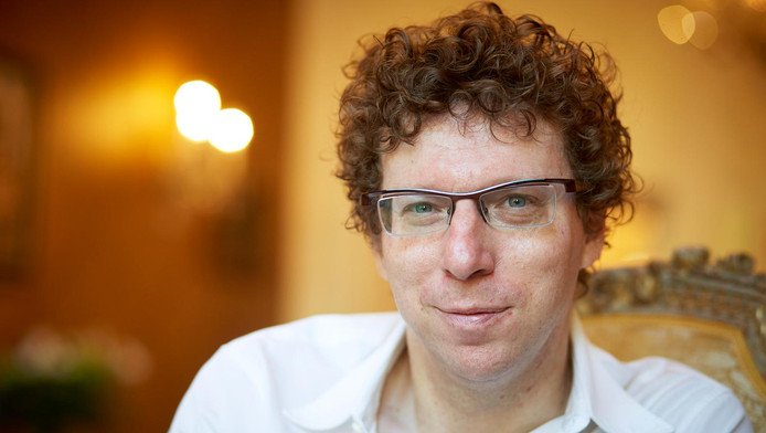 Nederlandse schrijvers met de trein van CS naar de