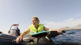Jetski-avontuur van Bart met dames gaat niet zoals gepland