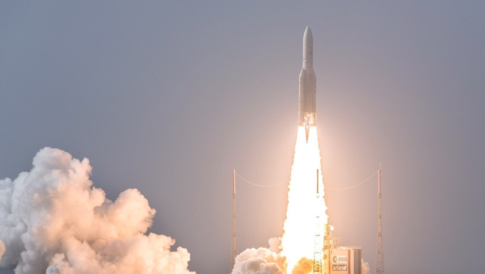 Raket Ariane-5 brengt Europese satellieten in de ruimte ...