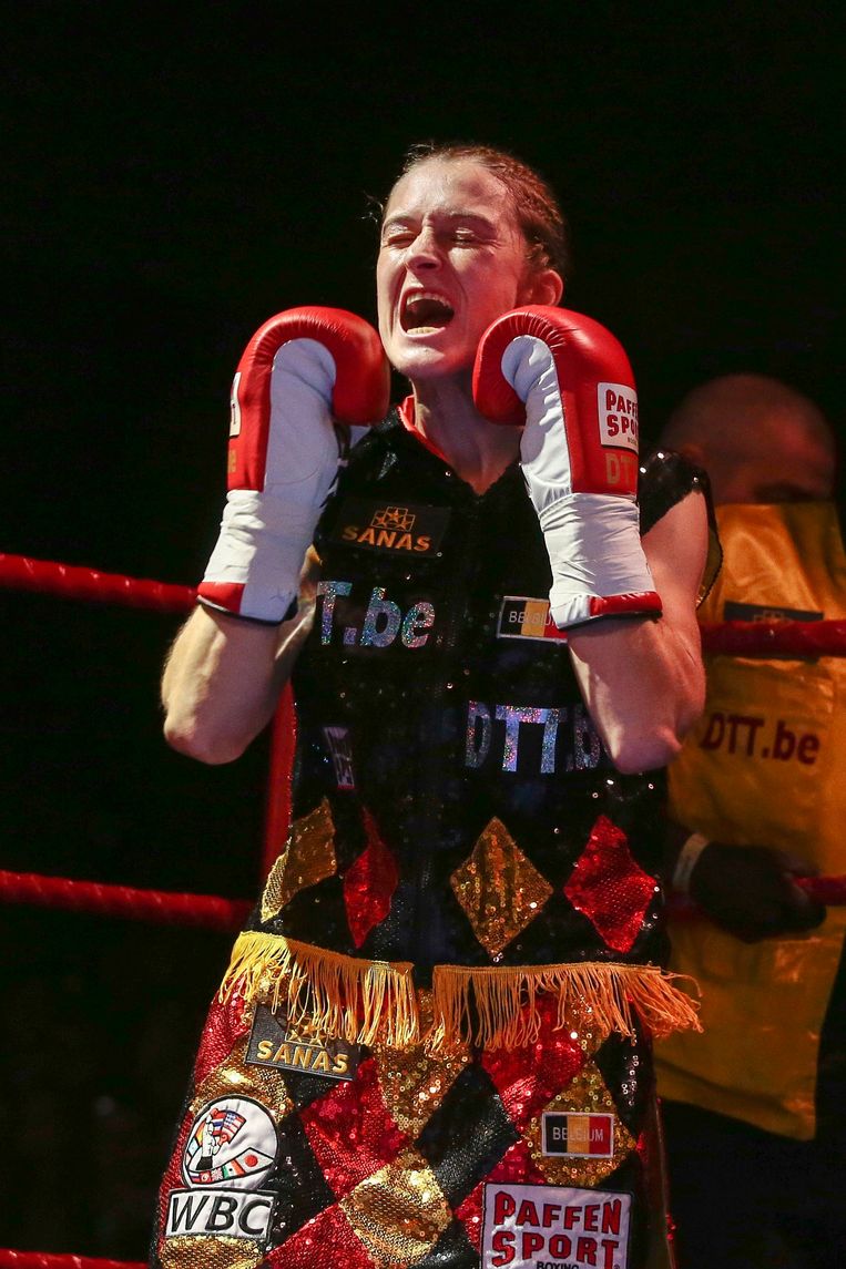 Kamp Om Wbc Wereldtitel Draait Uit Op Ware Klucht Met