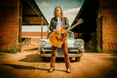 Erwin Nyhoff geeft Corona Cadillac Concert bij Herberg de Pol in Diepenheim