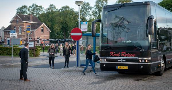 Reizigers: tijd voor oplossing voor drukte op station Zetten-Andelst