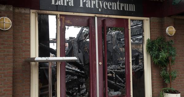 Onderzoek naar brandstichting bij partycentrum Lara.