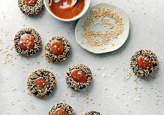 Hemels lekker: chocolade sesamkoekjes met karamel