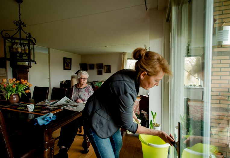 ‘Blaas de geplande reorganisatie van de Wijkzorg Amsterdam af’