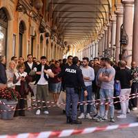 Bestuurder rijdt in op voetgangers in Italiaanse stad Modena, acht gewonden gemeld