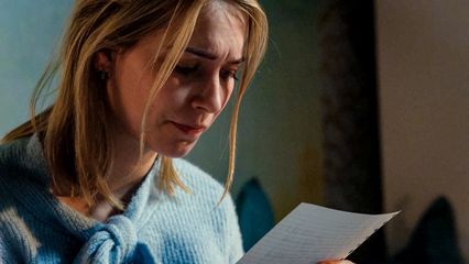 75. Mikhel vertrekt naar Londen, hij laat Lisa alleen achter