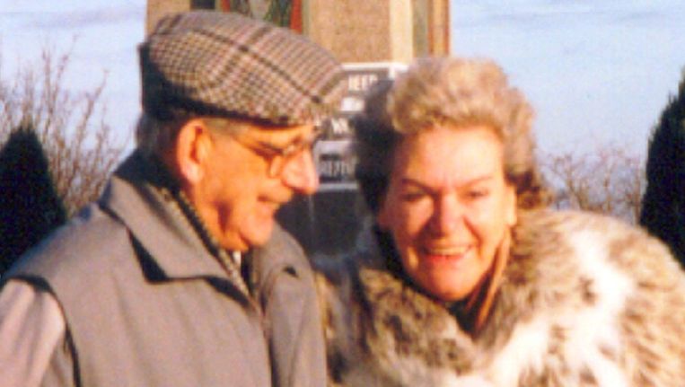 Henk Opentij (79) en zijn buurvrouw Mary Run (73). Beeld Politie Amsterdam-Amstelland