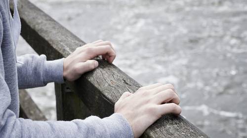 Waarom hulpverleners een wanhoopsdaad niet altijd zien aankomen: “Er hangt opeens een vreemde rust over deze mensen”