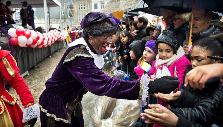 Verslaggeefster Maud Effting als Roetpiet Beeld Klaas Jan van der Weij 