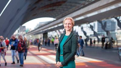 Liever schrijft Sinan niet over politici, maar Marietje is de uitzondering