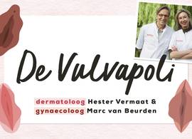 Hij neemt elke keer weer haar onderbroek aan, vouwt ’m op en houdt ’m voor haar vast