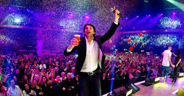 Xander de Buisonjé rode draad op Vrienden van Rossum Live - Tubantia