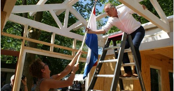 Vlag in top buurthuis 't Soperse Bos Vinkel