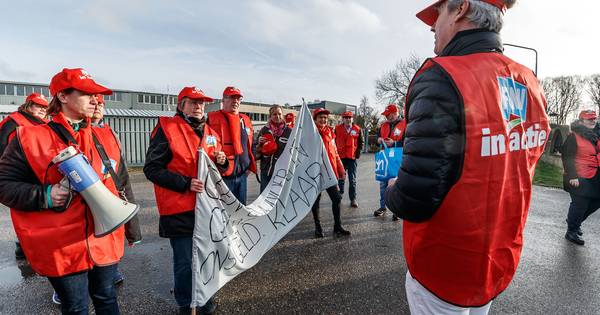 Protest in de polder. ‘Wij willen ons novemberloon’, roepen de chauffeurs