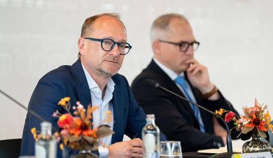 Vlaamse regering licht akkoord over energiemaatregelen, drinkwaterplan en begrotingsaanpassingen toe: ‘Dit is een horde, in september wacht nog een polsstoksprong’