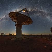 Elke 1,37 uur een flits: astronomen vinden oorsprong van raadselachtige radiosignalen