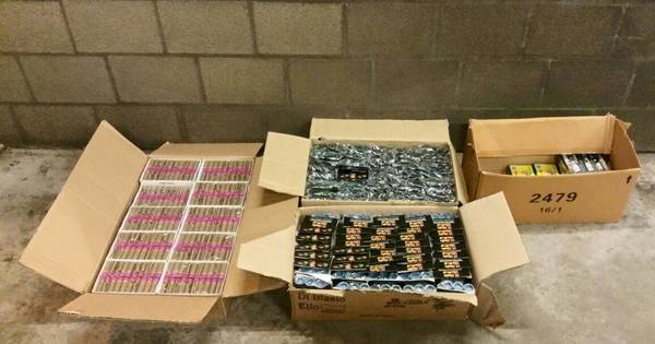 Grote hoeveelheid illegaal vuurwerk aangetroffen in woning Zuilichem - Brabants Dagblad
