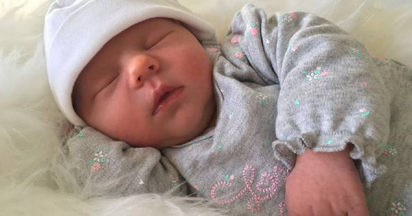 Vuurwerk bij geboorte nieuwjaarsbaby Marit in Zwolle