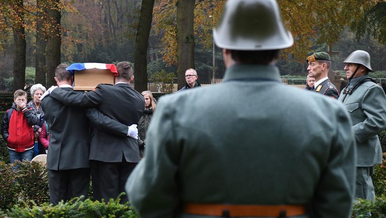 Nieuws & Achtergrond Gesneuveld in 1940, herbegraven in 2016 - Volkskrant