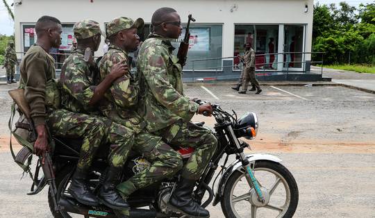 ‘Ze moeten allemaal worden onthoofd’: hoe het Mozambikaanse leger TotalEnergies in nauwe schoentjes brengt