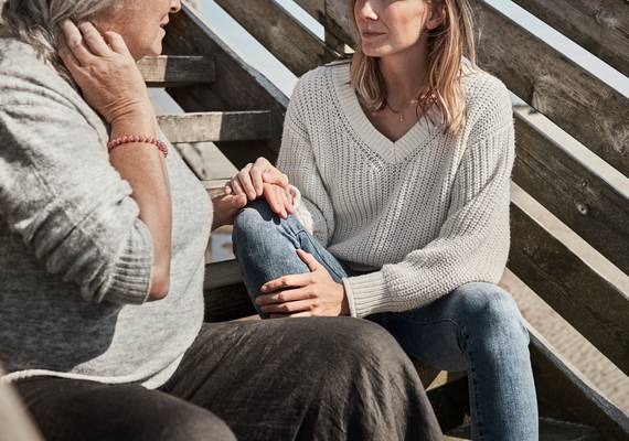 Monica (61): “Ik geloof niet in die ‘geweldige’ relatie van mijn dochter”
