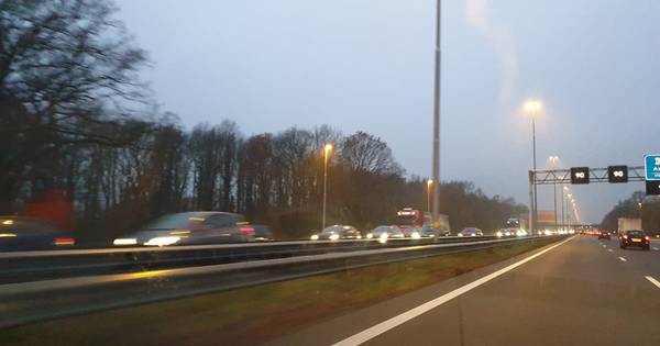 Verkeer op A35 richting Enschede muurvast door ongeval bij Delden