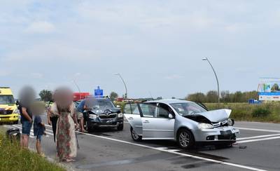 Gewonde door aanrijding bij Lent, Skoda, golfje en Tesla in de prak