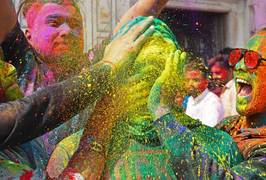 LIVE | India houdt hart vast voor Holifeest, WHO: Covid-19 via tussengastheer van vleermuis naar mens