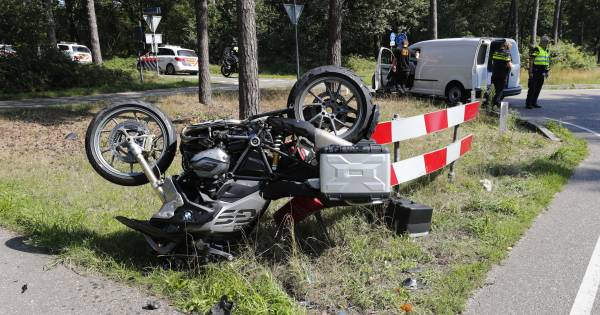 Motorrijder gewond bij botsing met auto in Vessem - Eindhovens Dagblad