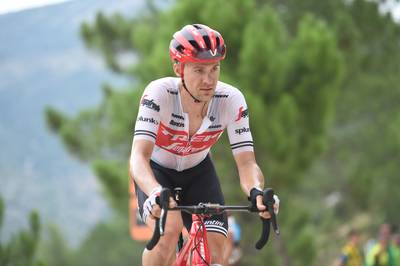 Solist Theuns is sprintend peloton nipt de baas in Primus Classic