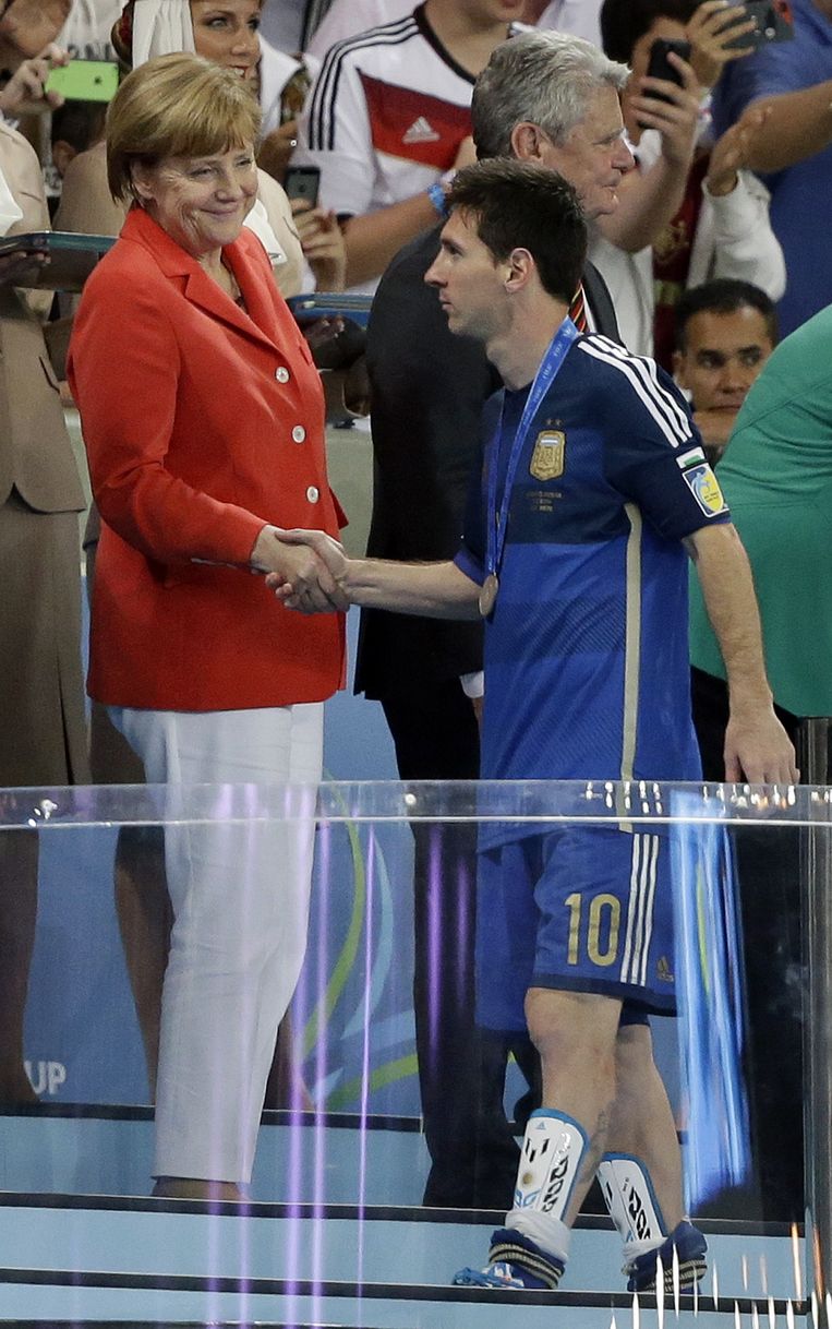Zó blij was Angela Merkel... | WK voetbal | Sport | HLN