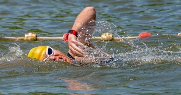 Vandalisme bij triatlon Gendt; lijnen doorgesneden en vuilnis in zwemwater gedumpt, maar Diederik Sc